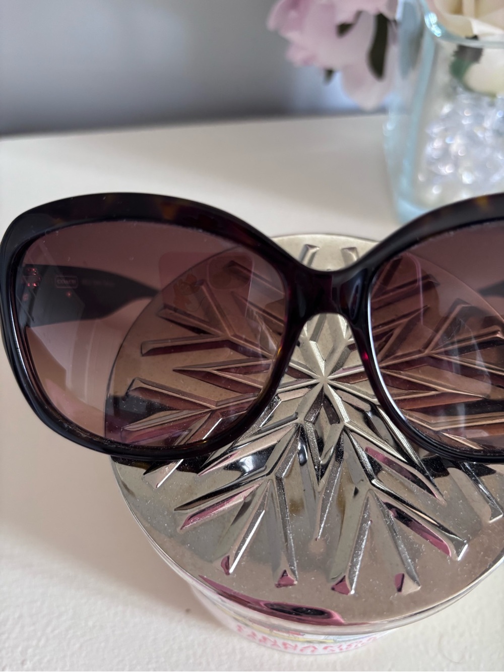Coach Joëlle tortoise sunglasses - Picture 3 of 11
